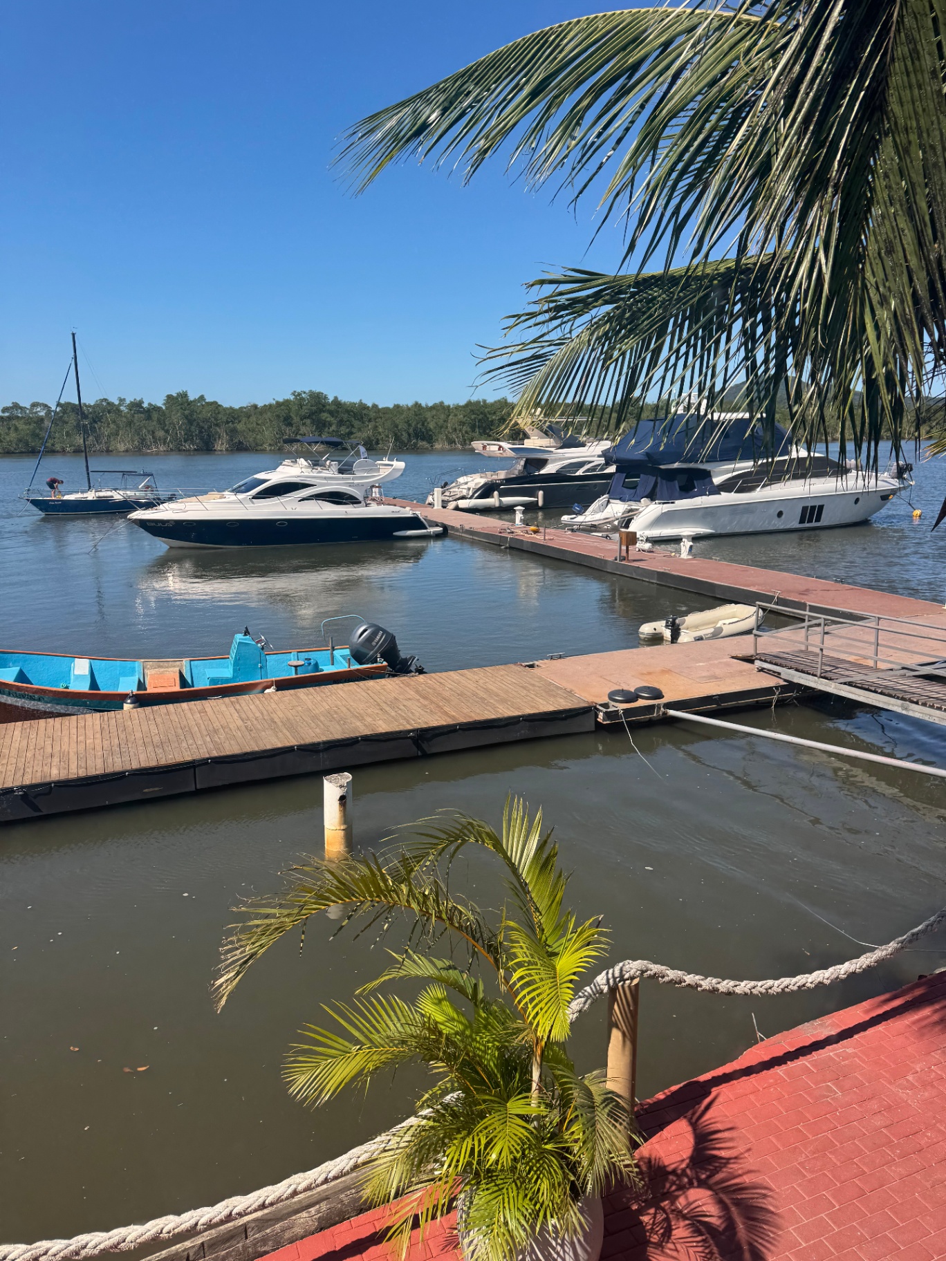 Marina privativa do Pier Club no Rio Itapanhaú